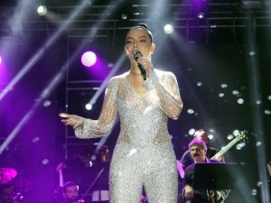 Ebru Gündeş’ten muhteşem final