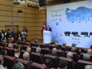 Bakan Arslan: “Haberleşme ve bilgi otoyolları kurmaya devam ediyoruz”