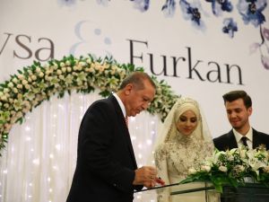 Sözcü İbrahim Kalın’ın kızı Rumeysa Kalın evlendi