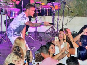 Sinan Akçıl için biletler tükendi, izdiham oldu