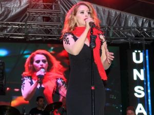 Niran Ünsal, Kemençe ve Horon Günleri’nde Giresunluları coşturdu