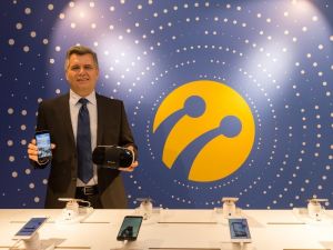 Turkcell’in yeni akıllı telefonu ve sanal gerçeklik gözlüğü ön satışa çıkarıldı