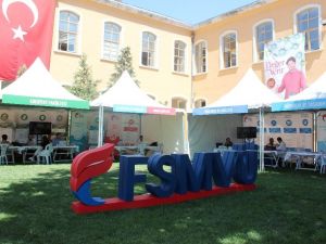 Üniversite adaylarına tam kadro tercih ve tanıtım imkânı