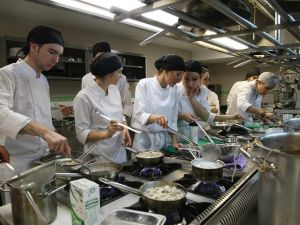 Dünya lezzetlerine yolculuk İzmir Ekonomi’den başlıyor