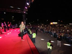 Buray, Beyşehir’de hayranlarını coşturdu