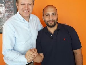 Mezar yeri ararken şifayı Türk hekiminde buldu