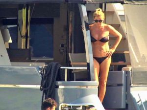 Pınar Altuğ, Bodrum’da tatiline devam ediyor