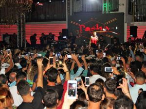 Yıldız Tilbe’yi görüntülemek için birbirleriyle yarıştılar