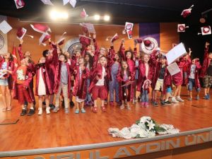 İAÜ Çocuk Üniversitesi’nde mezuniyet heyecanı