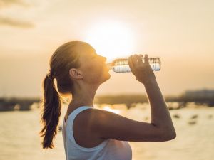 Aşırı sıcaklarda “sıvı” değil “su” tüketin