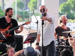 Soner Sarıkabadayı turistleri coşturdu