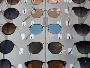 Kalitesiz gözlükler gözde hasara yol açabiliyor