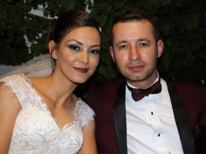 Evlilik yıldönümünde karısıyla yeniden evlendi