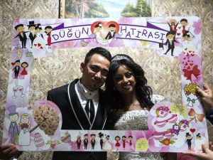 Önce Müslüman oldu sonra gelin oldu