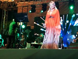 Muazzez Ersoy’dan Erdek’te müthiş konser