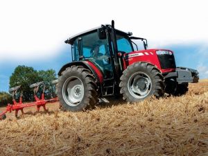 15 bin çiftçi tarla günlerinde yeni model traktörleri test edecek