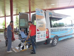 Ayda 7 bin kilometre yol katederek engellilere hizmet ediyor