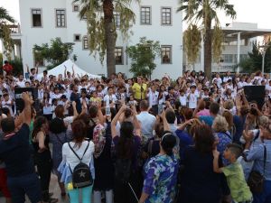 Urla Belediyesi yaz dönemi kurslarını bitirdi