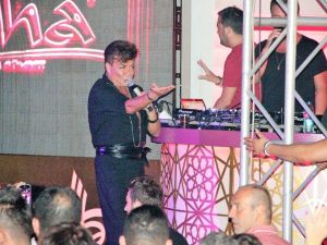 Tatilciler Fatih Ürek ile coştu