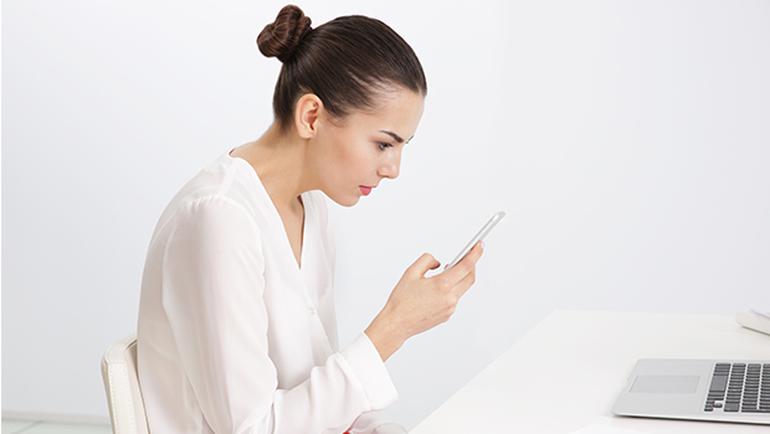 Çok fazla akıllı telefon kullananlarda 'mesaj boynu'na dikkat!