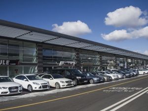 450 oto galerisi Otonomi’ye taşındı