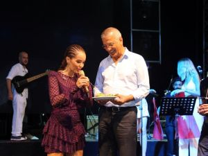 Bengü’ye tantuni ve şalgam sürprizi