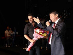 Zafer Bayramı’nda Murat Boz Antalyalıları coşturdu