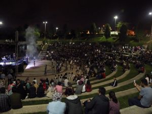 Poyraz, sevilen şarkılarını Sultanbeylililer için söyledi