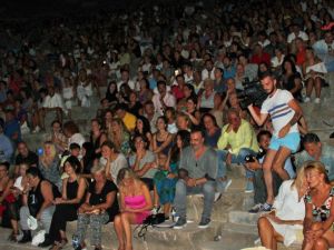 MÖF tatilcilere müzik ziyafeti sundu