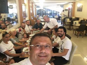 Yakışıklı şarkıcı Yüreyi’den Yenipazar pidesine tam not