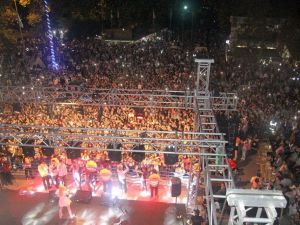 Aleyna Tilki Kastamonuluları coşturdu