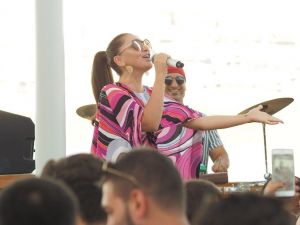 Hadise son sahnesine çıktı