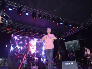 Cengiz Kurtoğlu Manisalı hayranlarıyla buluştu