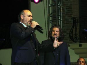Üzüm bağında tenor sesleri yükseldi