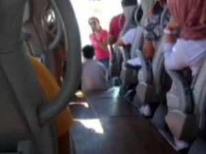 Ünlü sanatçı Yeşim Salkım’dan şehirlerarası otobüste konser