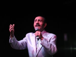 Yenişehir biber festivalinin son gecesinde Mustafa Keser sahne aldı