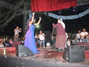 Sanatçı Ayşe Dinçer, Simav Ticaret ve Turizm Panayırı’nı salladı