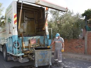 Çöp konteynerleri dezenfekte ediliyor