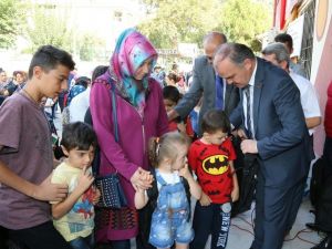 Pamukkale Belediyesi’nden çocuklara okul hediyesi