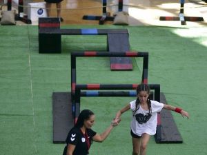 Minikler, macera parkurunda yarıştı