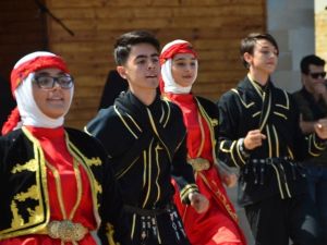 Gaziemir Halk Oyunları ekibine ödül