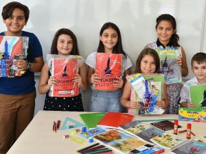 İzmir Büyükşehir Belediyesi’nden 50 bin öğrenciye okul hediyesi