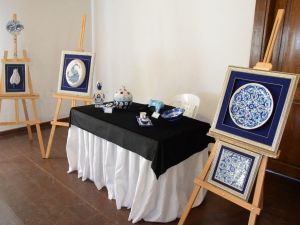 ’Mavi Beyaz Düşler’ sergisi Kuşadası’nda açıldı