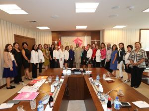 35 kadın derneğinin temsilcisi Bakan Fatma Betül Sayan Kaya’yı ziyaret etti