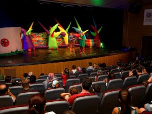 Çocukların tiyatro keyfi başladı