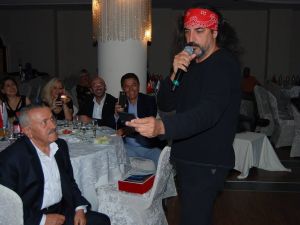 Pop sanatçısı Çelik’i bazı hayranları "Serdar Ortaç" sandı