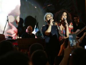 Ayşegül Aldinç ve Gökhan Türkmen sevenleriyle buluştu