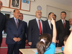 Aydın’da ilk ders zili Vali Köşger’den