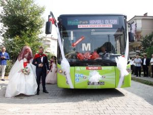 Tanıştıkları otobüs düğün araçları oldu