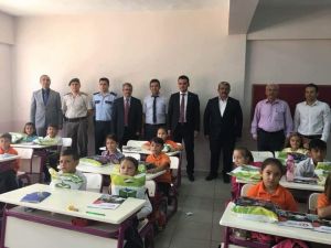 Kaymakam Çelik: Bilinçli toplum olmanın yolu öğretmenlerimizden geçer